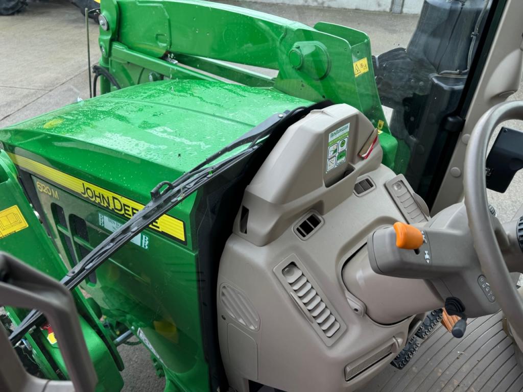 John Deere 6120M