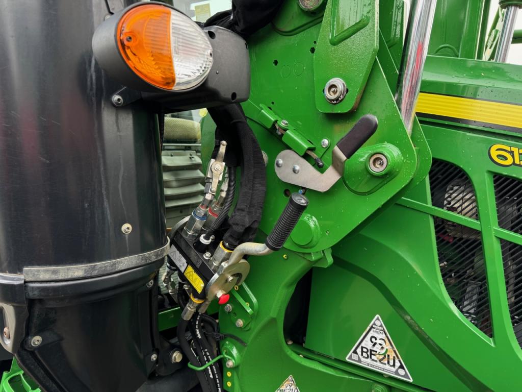John Deere 6120M