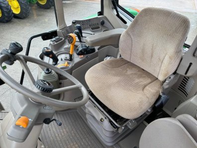 John Deere 6120M