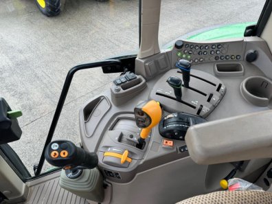 John Deere 6120M