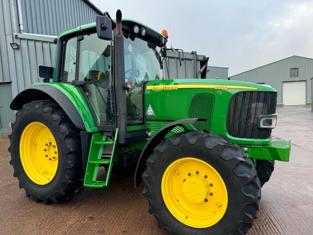 John Deere 6920