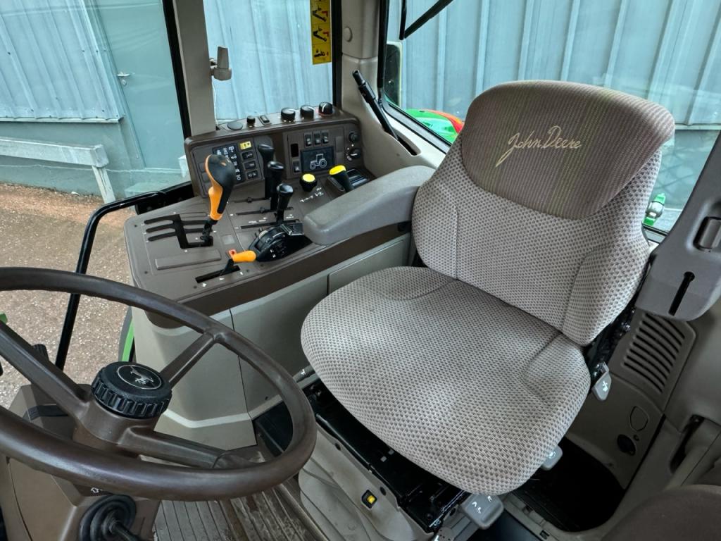 John Deere 6920