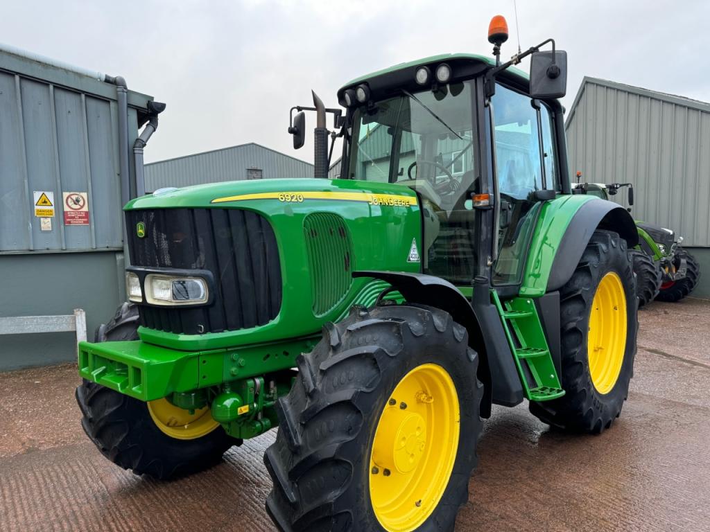John Deere 6920