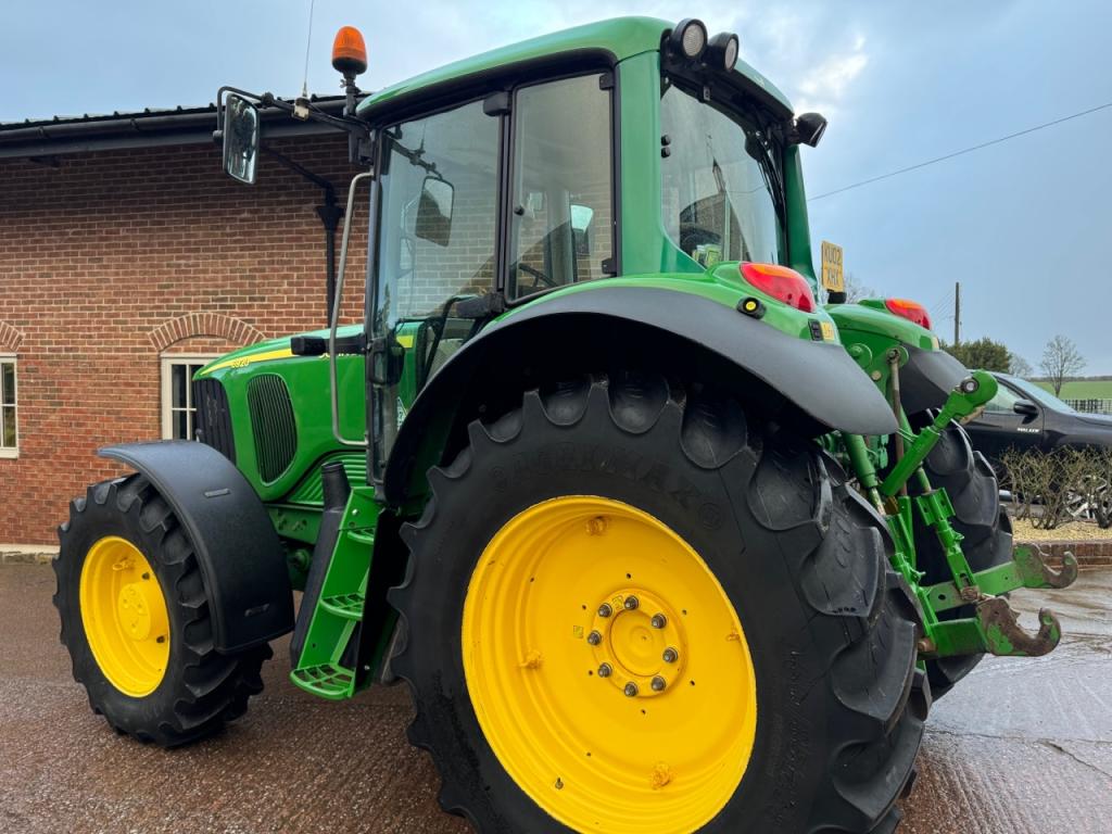 John Deere 6920