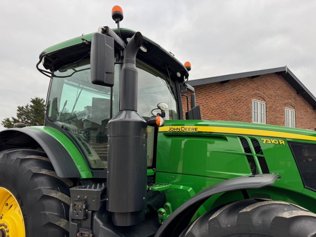 John Deere 7310R