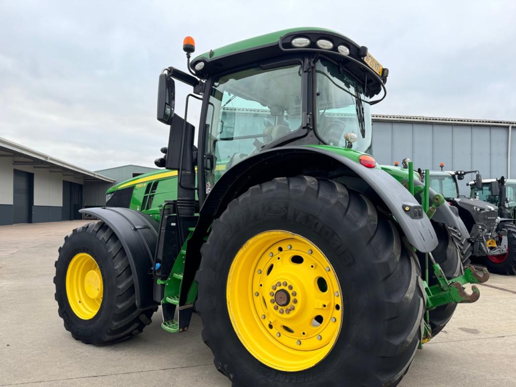 John Deere 7310R