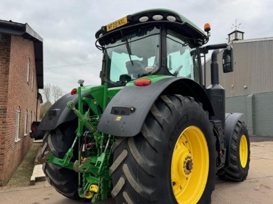 John Deere 7310R