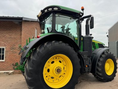 John Deere 7310R