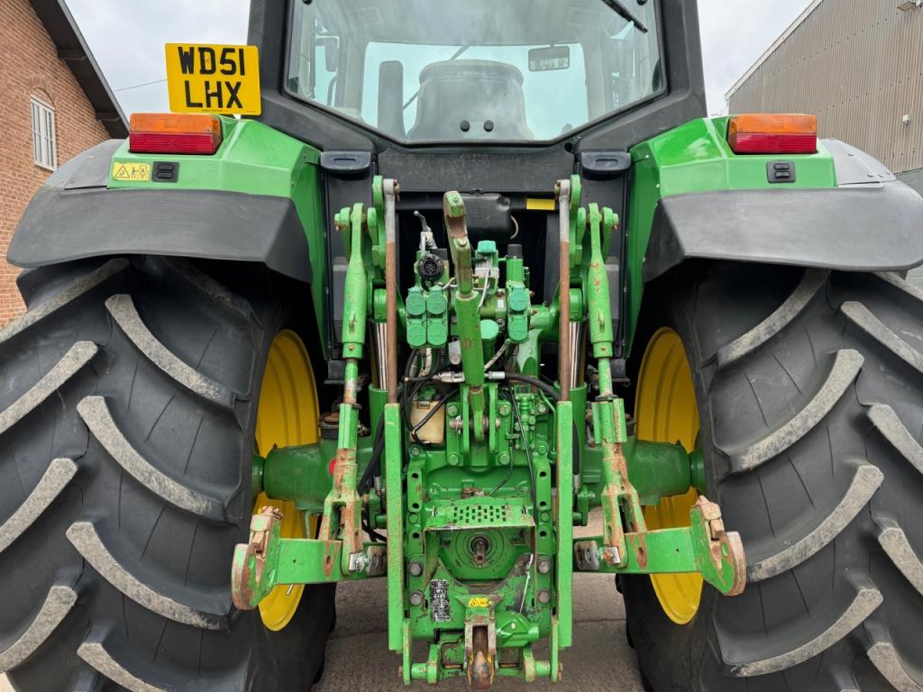 John Deere 6910S