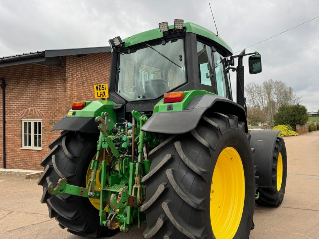 John Deere 6910S
