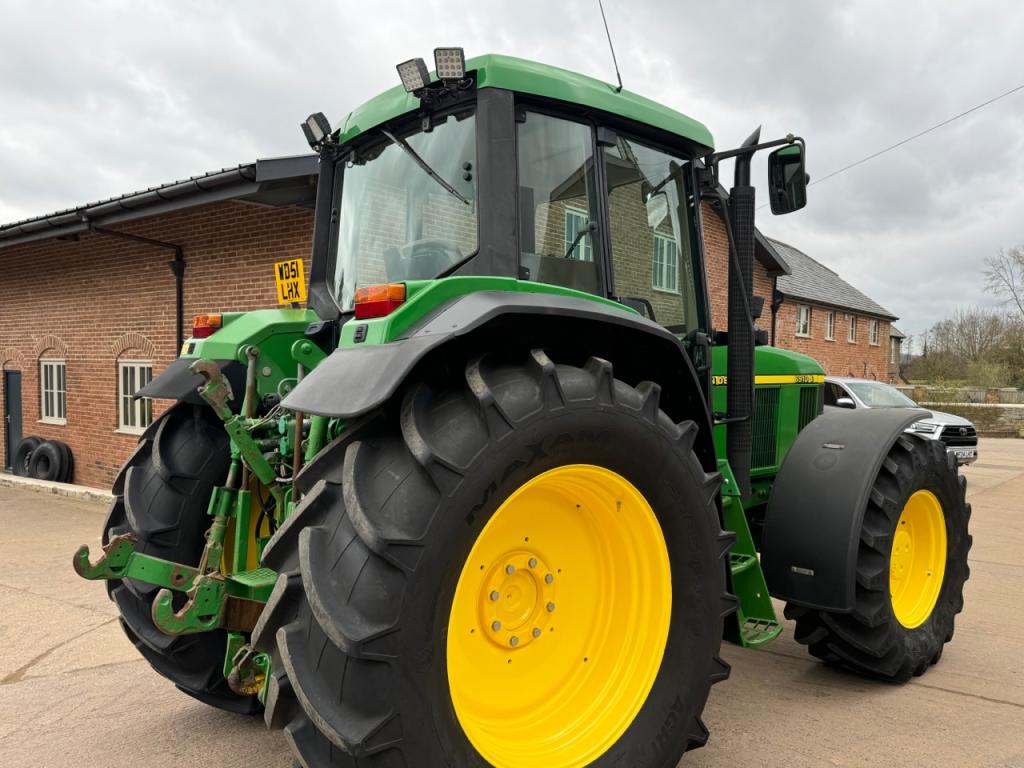 John Deere 6910S