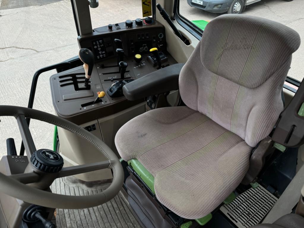 John Deere 6910S
