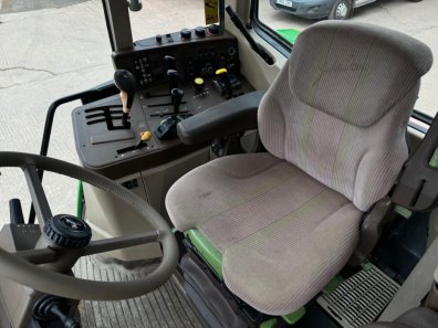 John Deere 6910S