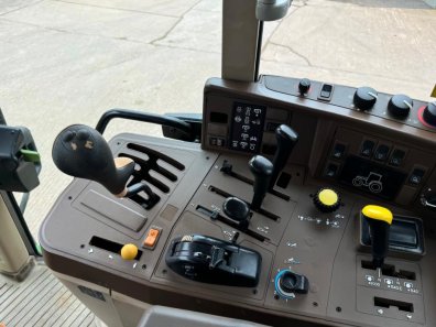 John Deere 6910S