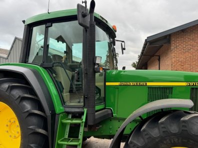 John Deere 6910S
