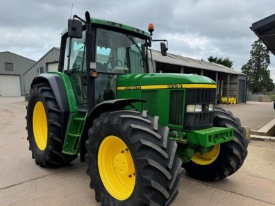 John Deere 6910S