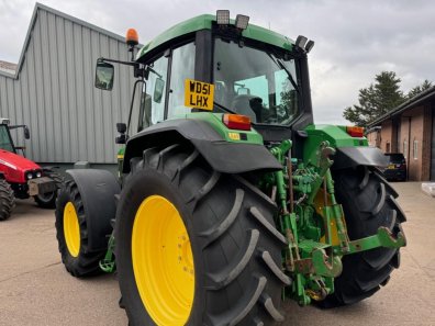 John Deere 6910S