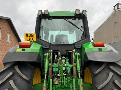 John Deere 6910S