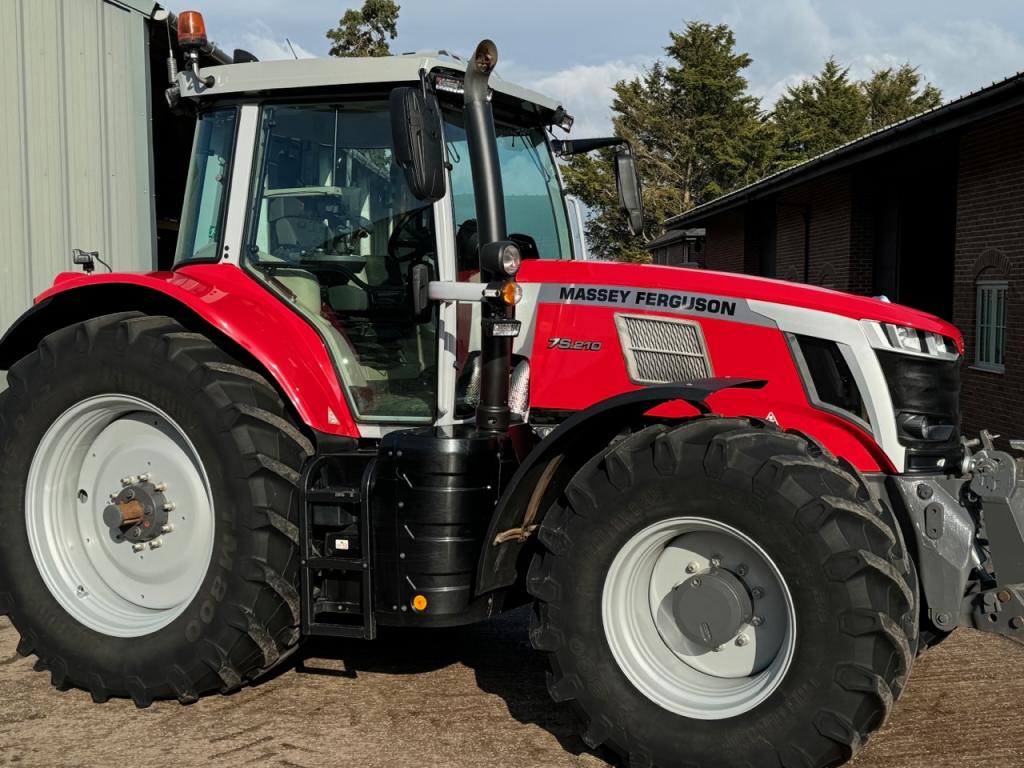 Massey Ferguson 7S 210