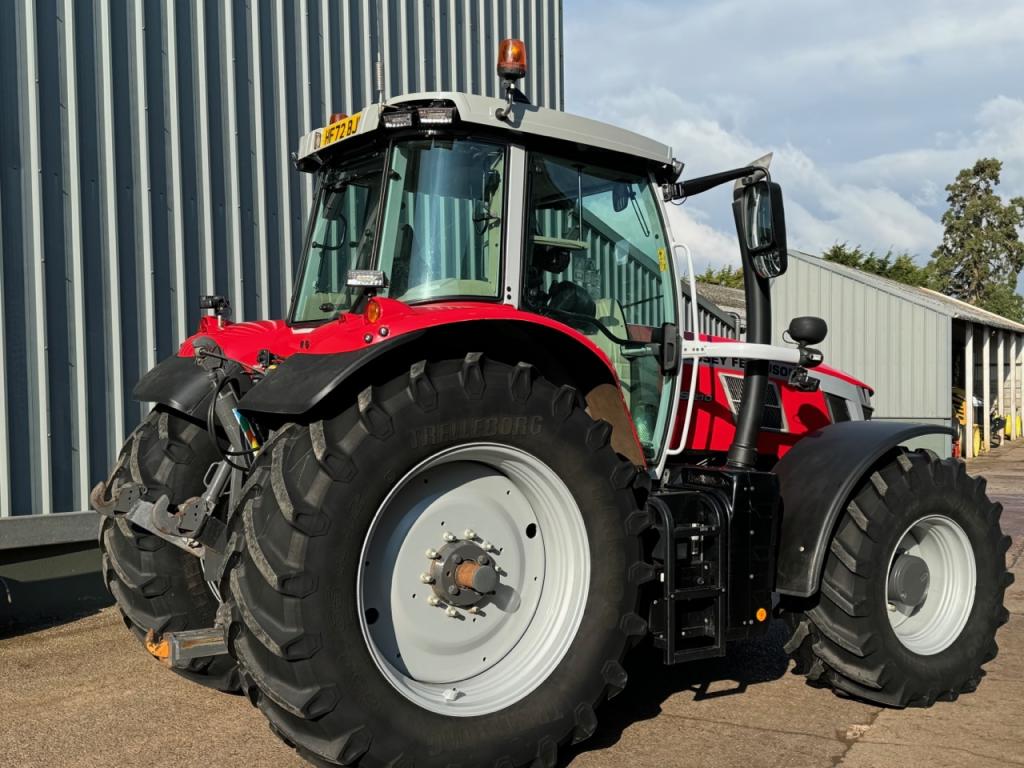 Massey Ferguson 7S 210