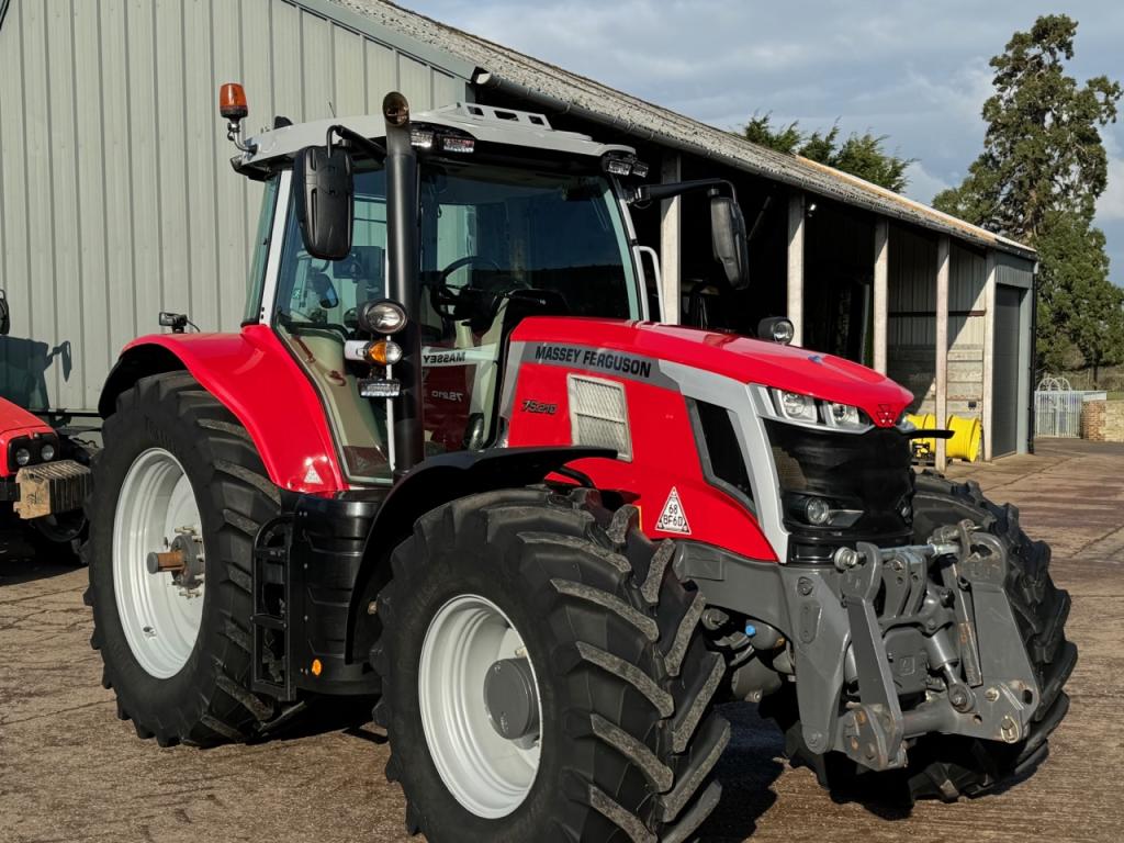 Massey Ferguson 7S 210
