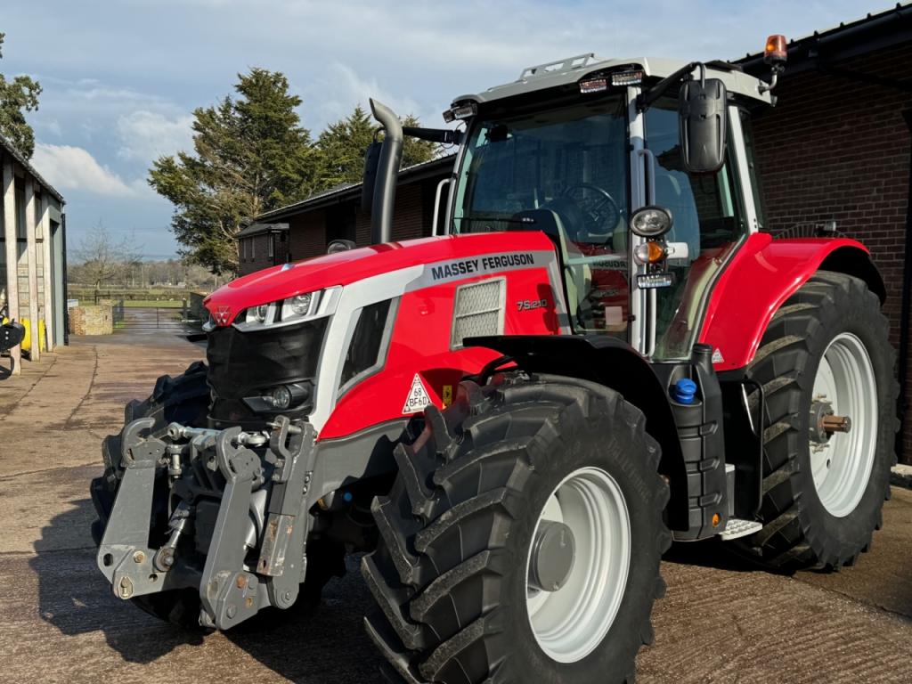 Massey Ferguson 7S 210