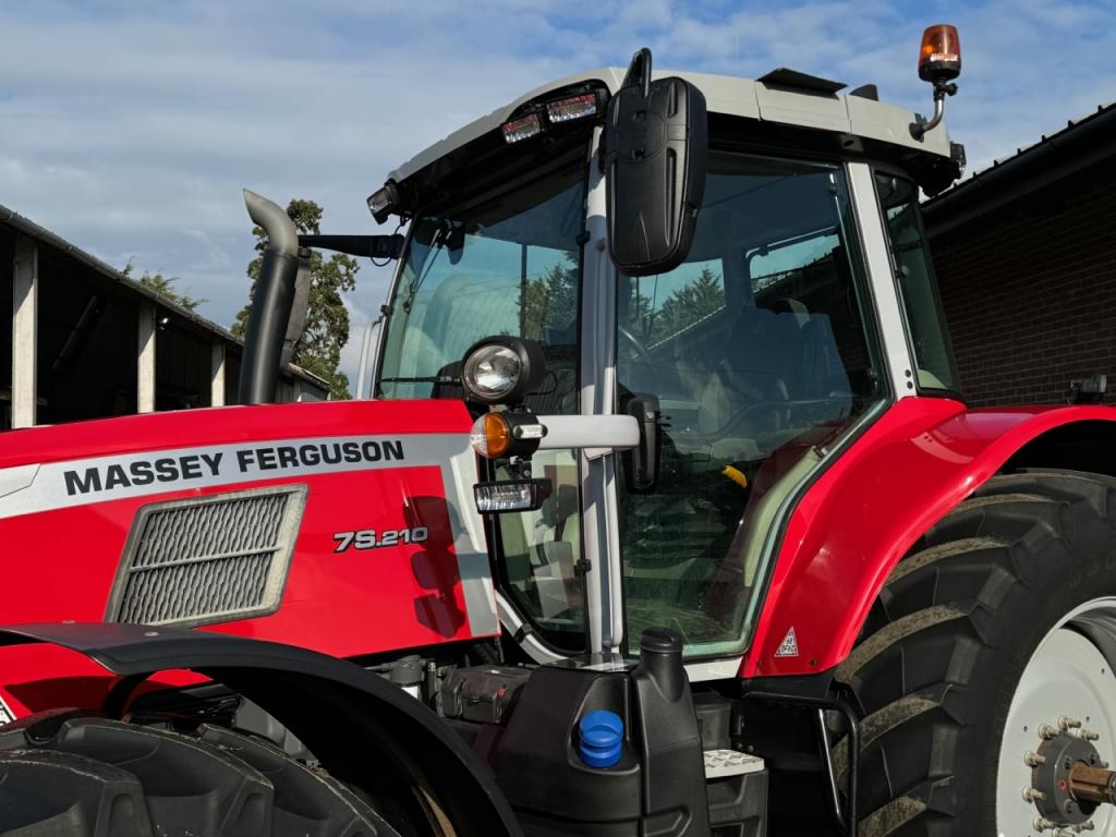 Massey Ferguson 7S 210