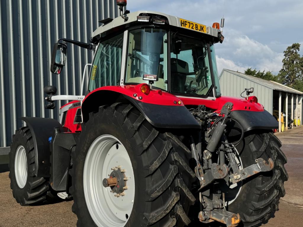 Massey Ferguson 7S 210