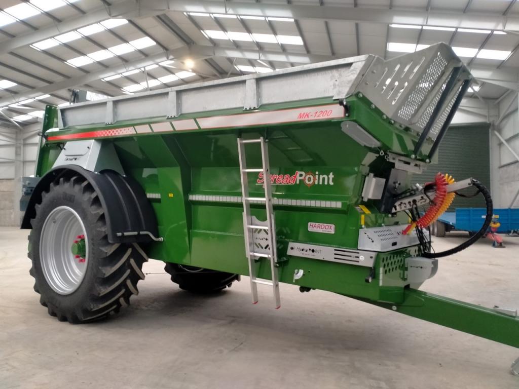 SpreadPoint MK-1200 rear discharged manure spreader