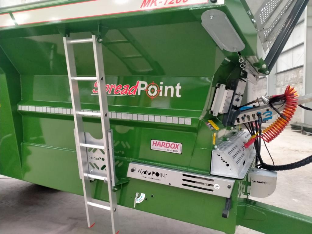 SpreadPoint MK-1200 rear discharged manure spreader