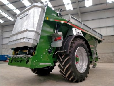 SpreadPoint MK-1200 rear discharged manure spreader