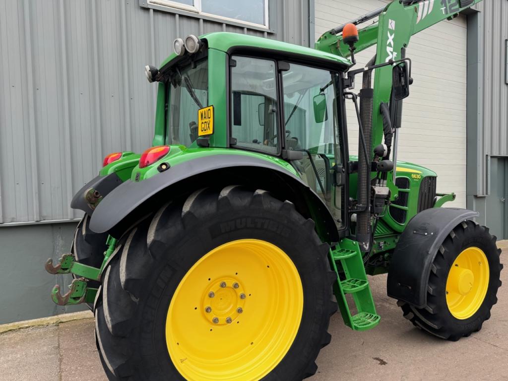 John Deere 6630