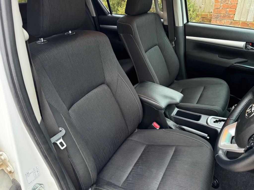 Toyota Invincible 2.4 diesel