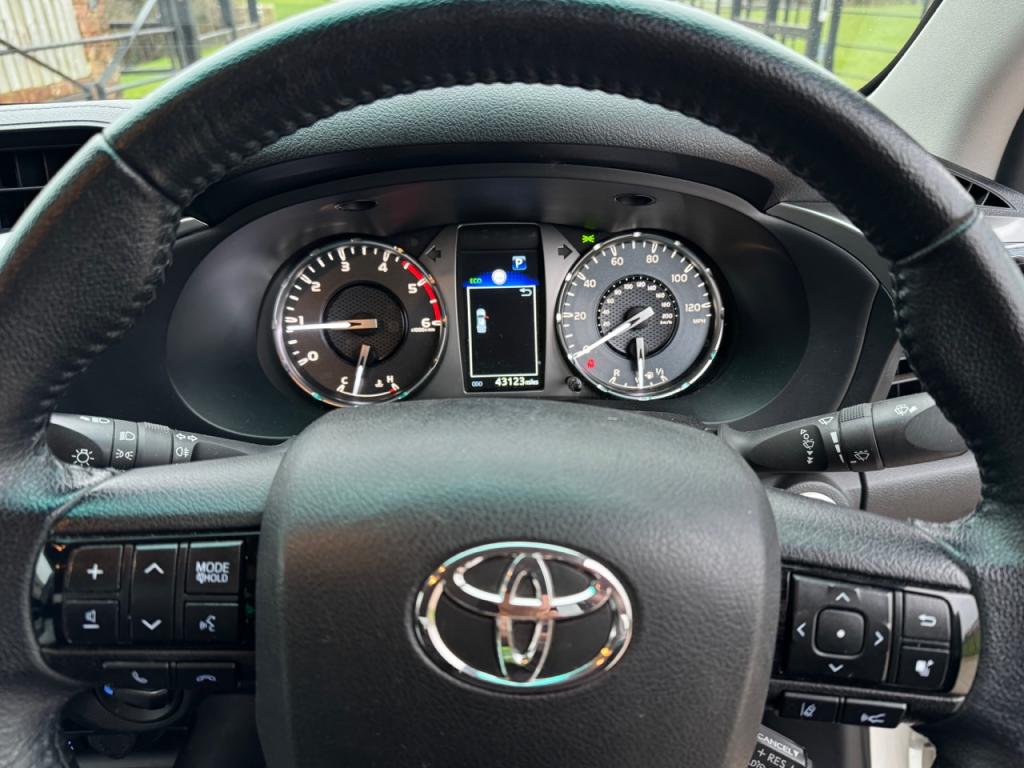 Toyota Invincible 2.4 diesel
