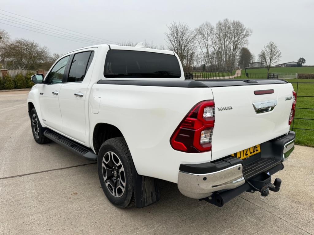 Toyota Invincible 2.4 diesel