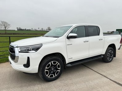 Toyota Invincible 2.4 diesel