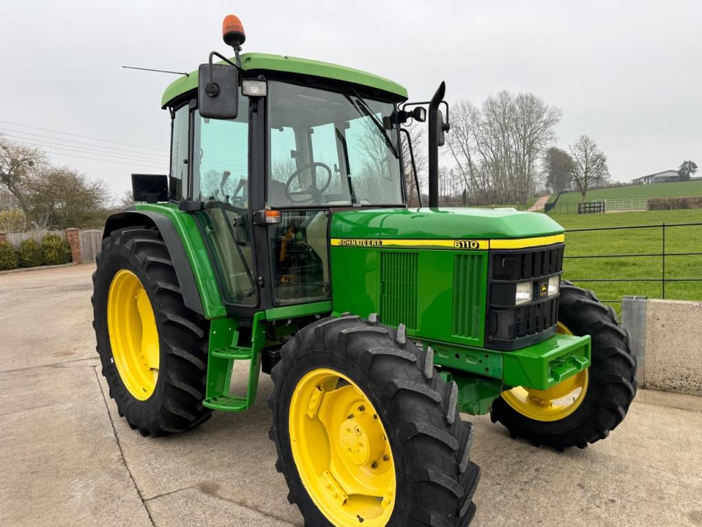 John Deere 6110 SE