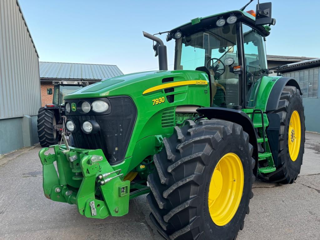 John Deere 7930