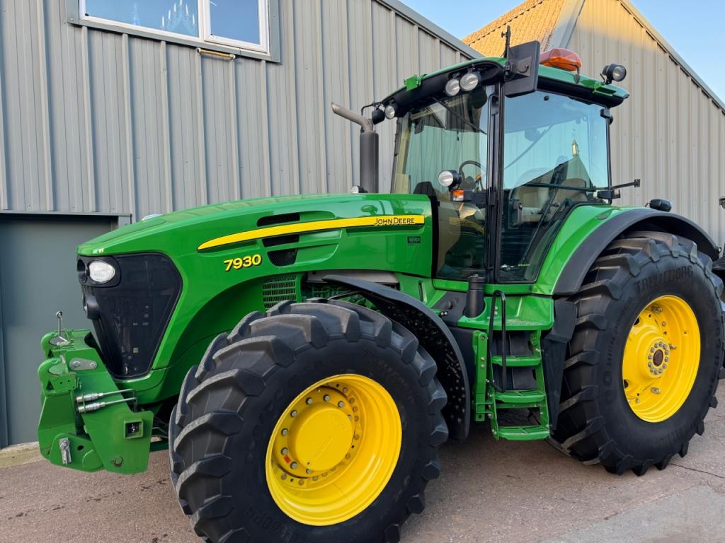 John Deere 7930
