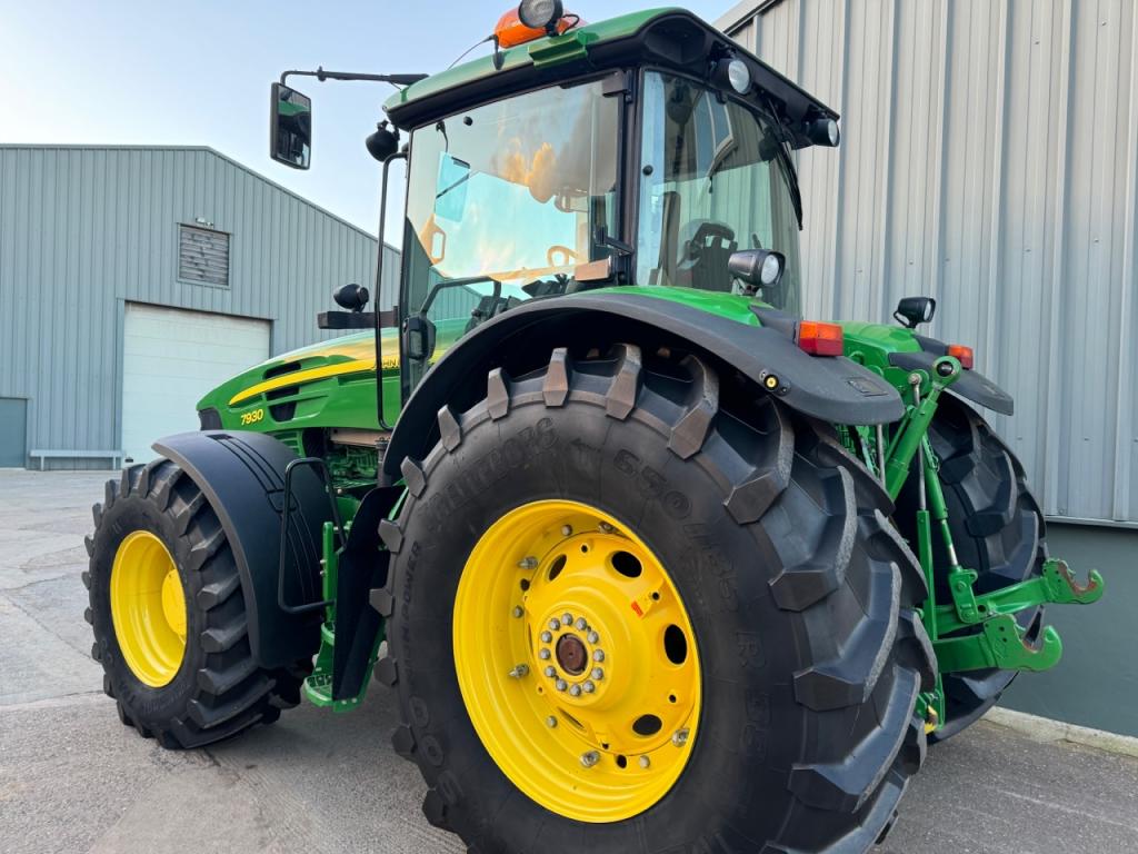 John Deere 7930
