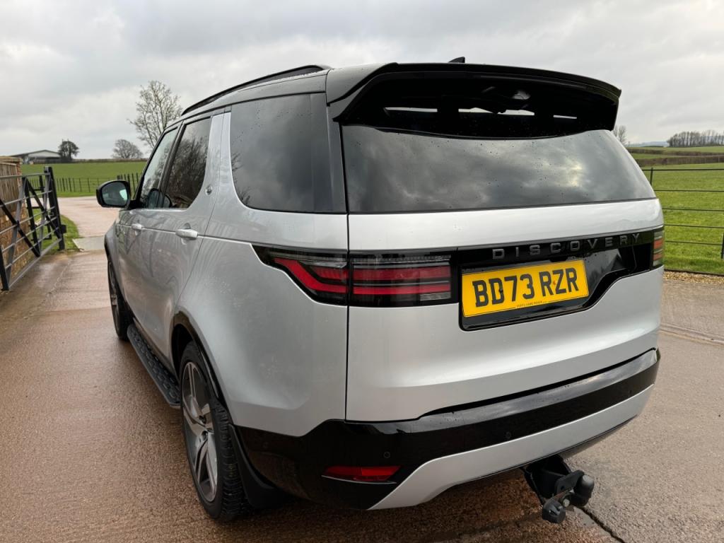 Land Rover Discovery HSE R-Dynamic D300 Diesel commercial