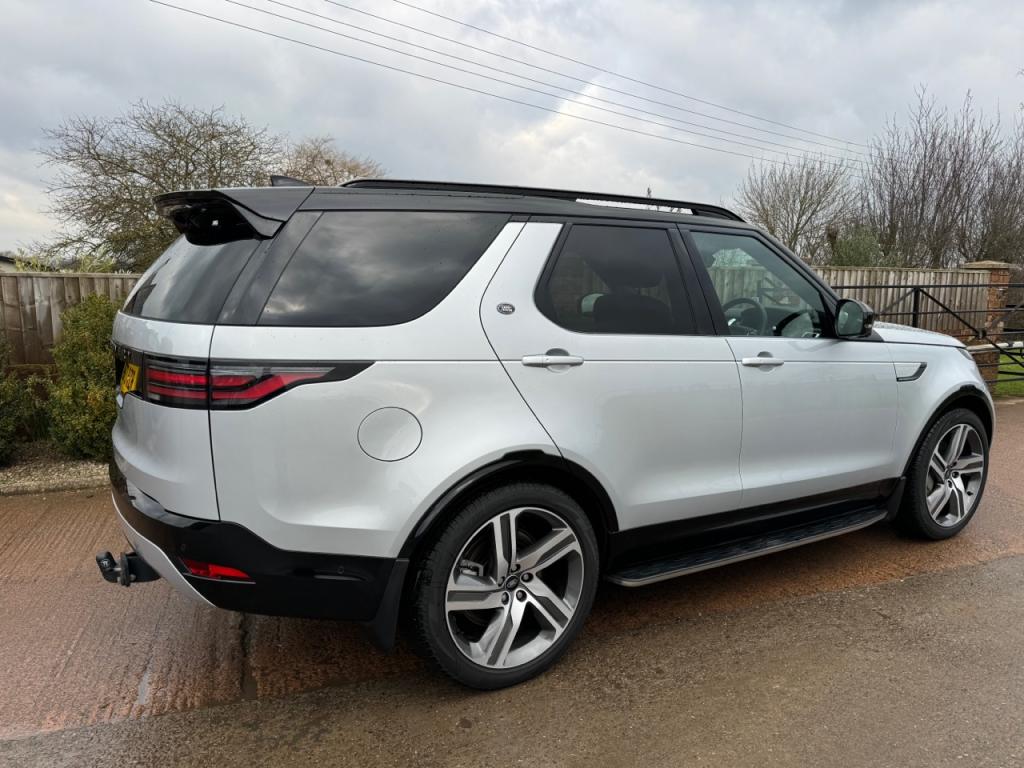 Land Rover Discovery HSE R-Dynamic D300 Diesel commercial