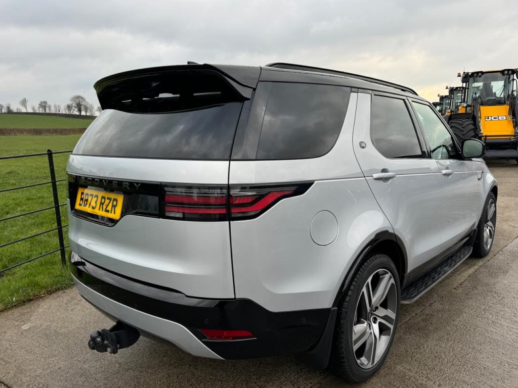 Land Rover Discovery HSE R-Dynamic D300 Diesel commercial