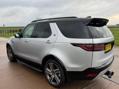 Land Rover Discovery HSE R-Dynamic D300 Diesel commercial