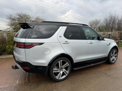 Land Rover Discovery HSE R-Dynamic D300 Diesel commercial