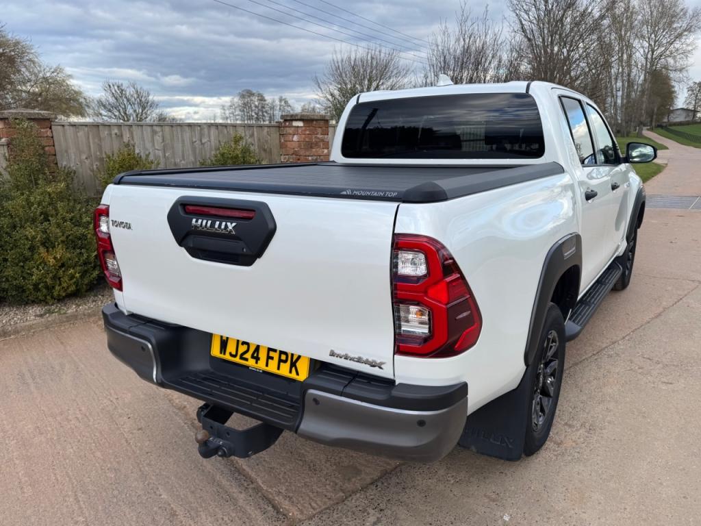 Toyota Hi-Lux Invincible X 2.8 Diesel