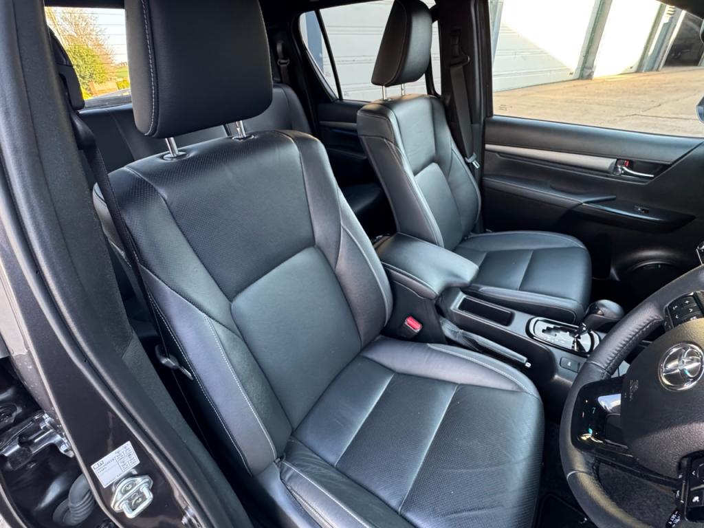 Toyota Hi-Lux Invincible X 2.8 Diesel