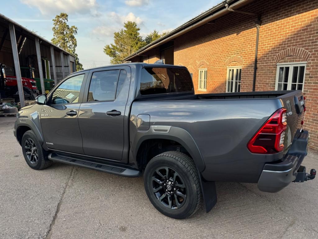 Toyota Hi-Lux Invincible X 2.8 Diesel