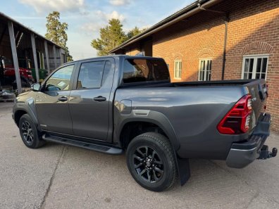 Toyota Hi-Lux Invincible X 2.8 Diesel
