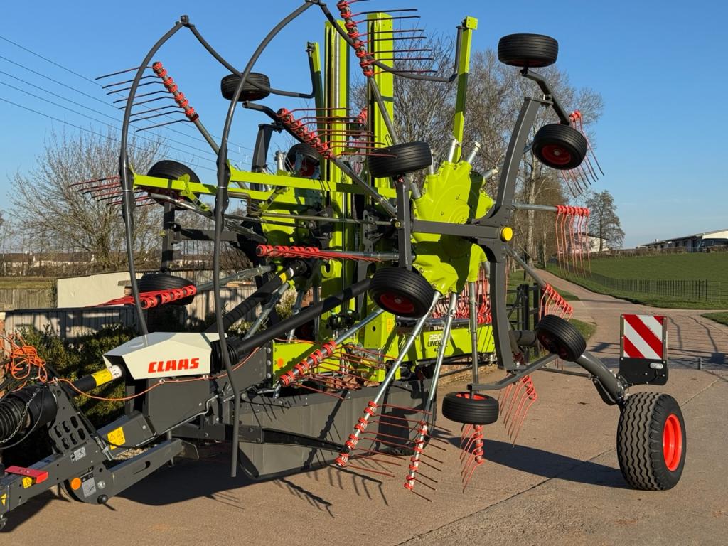 Claas Liner 2900 Trend twin rotor rake
